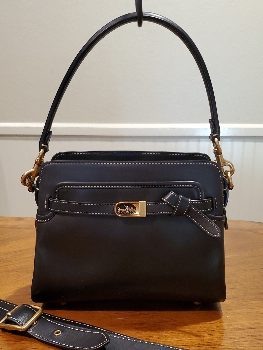 Coach Tate Carryall 24 Glovetanned Leather
